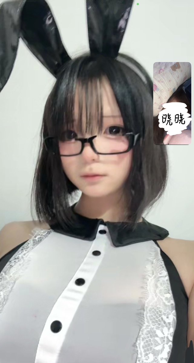 Mimiufia's tweet photo. 那些在网上骂我的人现实看到我  只会想亲亲我🙄💅 https://t.co/4HgTS8hUnI