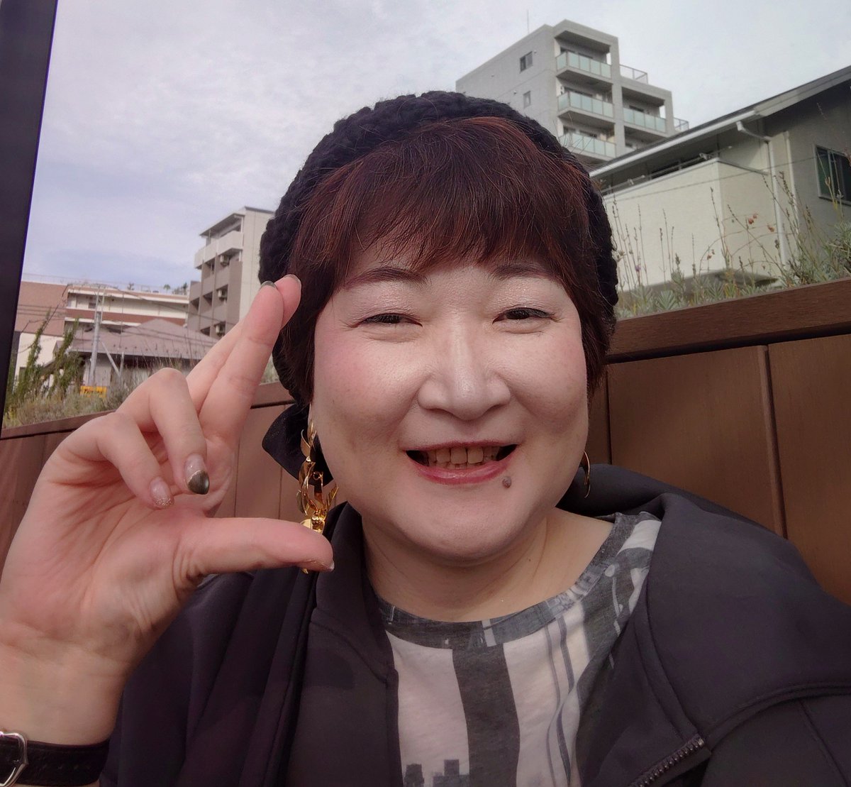 Flower202605's tweet photo. 昨日は、PC関連の作業で
ほぼ徹夜🥱

今日も日中は、暑くなりそうですが、今年気に入って
購入したニット帽をかぶりましたぁ⤴️✨✨✨

皆さまに❇️Flower❇️から
良いお知らせが出来そうなので、投稿チェックしてみて
くださ〜ぃ！！！

では、その為に、これから
横浜へ行って参りま〜す♪

#Flowerから皆さまへお知らせ
#横浜まで行ってきます