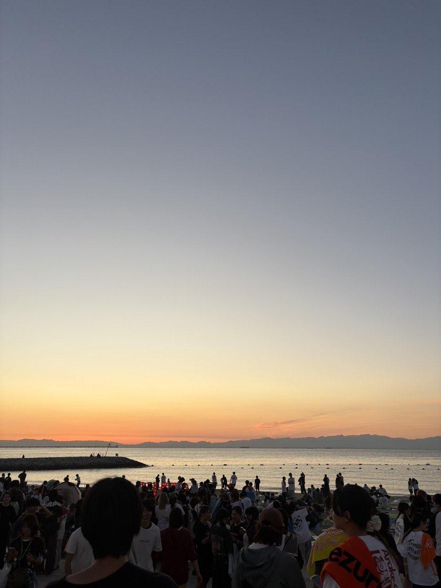 uki_122's tweet photo. デブフェス1日目夕焼けのkurageエンドレスサマーがあまりにも良すぎる https://t.co/fM0TLN0liv