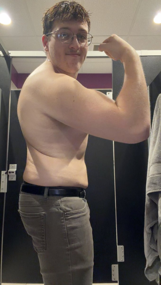 fallfatty's tweet photo. last October ➡️ this October https://t.co/3j85D6XtZF
