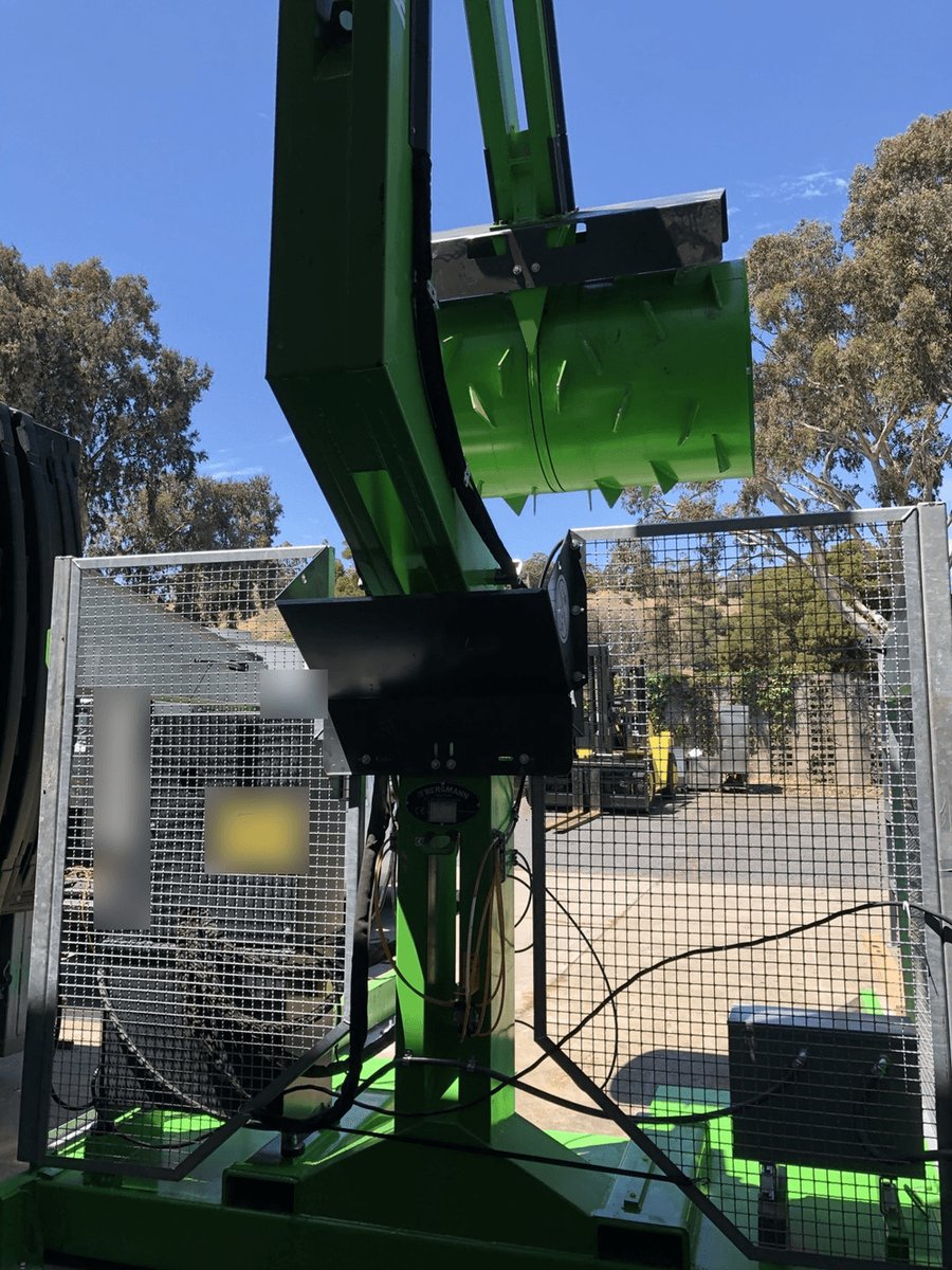 xCaliStyle's tweet photo. Compaction arm and drum installed and ready to go. Full mesh guarding, clean wiring, controls right where the operator needs them.
Caption SI-created (SI = super intelligence).
#IndustrialCrew #Compactor #EquipmentInstallation #Recycling https://t.co/lD2f7NGiwp