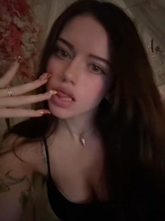 TheBrooklynRaee's tweet photo. and just like that, you’re sending me $100 simply for being a beautiful existing bratty teen 🙈 #chudai #domme #findom https://t.co/BF21I8stpp