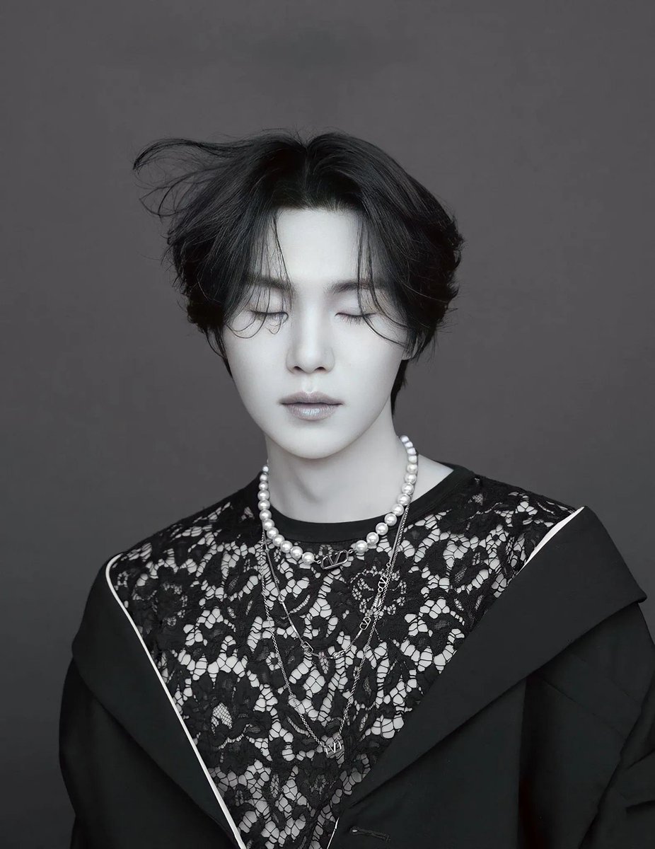 jjjinijjjini's tweet photo. #2026MAMAVOTE #BTS

윤기 이때 화보 넘 고져스해˚₊·—̳͟͞͞♡ https://t.co/1MQ0JsjeIo