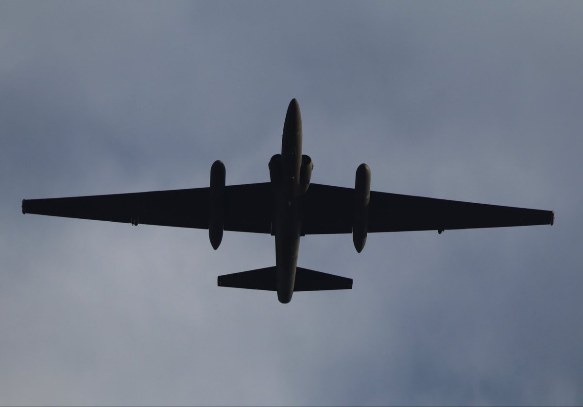 SFJET147's tweet photo. USAF U-2 as PINON52 this evening  
Go @49ers ! https://t.co/UMHNlJQA8G