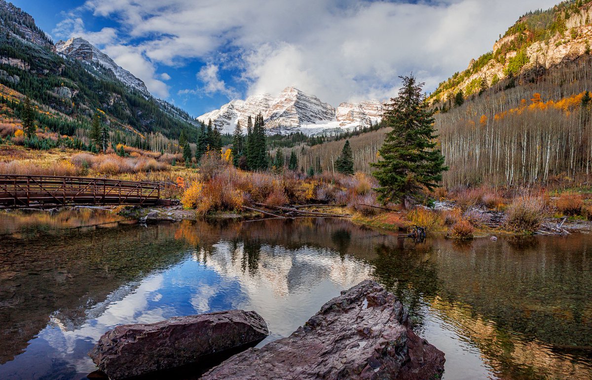 mattlantz's tweet photo. Had the chance to vacation in Colorado last week with my family. We had heard the Maroon Bells were a must-see and I know understand why! 🤩

#maroonbells #colorado #fallcolor https://t.co/sGQiwRRmzc