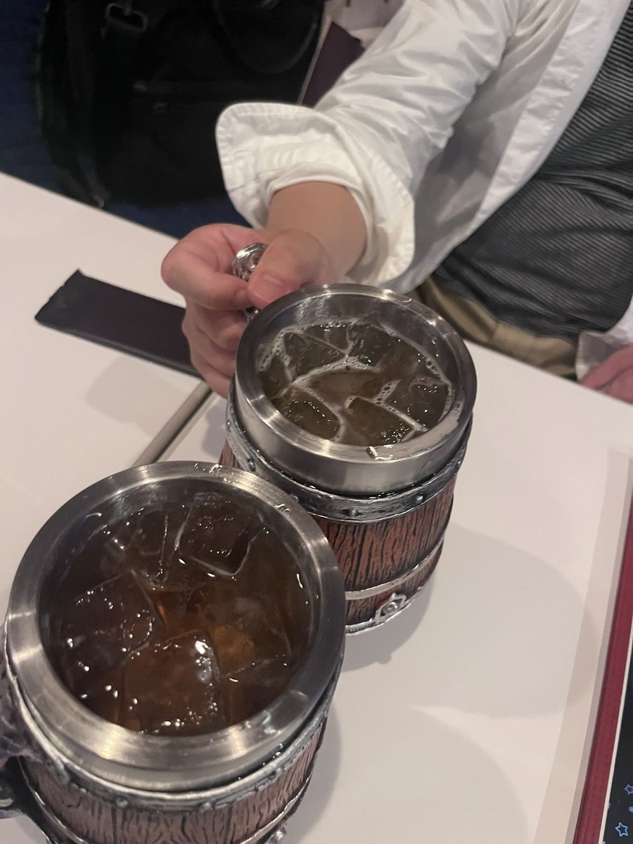 kizuna_ARC's tweet photo. 10/17♡前半

久しぶりー！な大阪から飛んで✈️来てくれたスイーツ博士な旅人様！！毎度うまうまなお土産(餌付け)ありがとう♡♡色んな歴史知ってて面白すぎた✨️
仲良しな旅人様！
情報量多すぎトランプによりババ抜きでなんか3枚余る事件(全部あった)
みんなおなごに誘惑されてておもろかった🤣 https://t.co/Hlf9zkuGDk