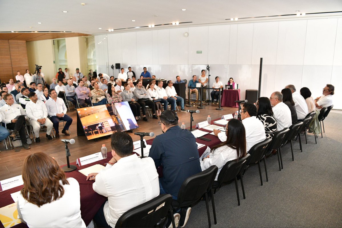 TabascoJavier's tweet photo. Nos reunimos con las cámaras empresariales con el propósito de fortalecer la comunicación con todos los sectores productivos, escuchando sus planteamientos, sus proyectos y generando mejores condiciones para la creación de empleo y más oportunidades para el crecimiento económico de Tabasco.

Las empresarias y los empresarios cuentan con el Gobierno del Pueblo, y seguiremos trabajando juntos por la prosperidad de nuestra gente, esa es #LaVerdaderaRiquezadeTabasco.