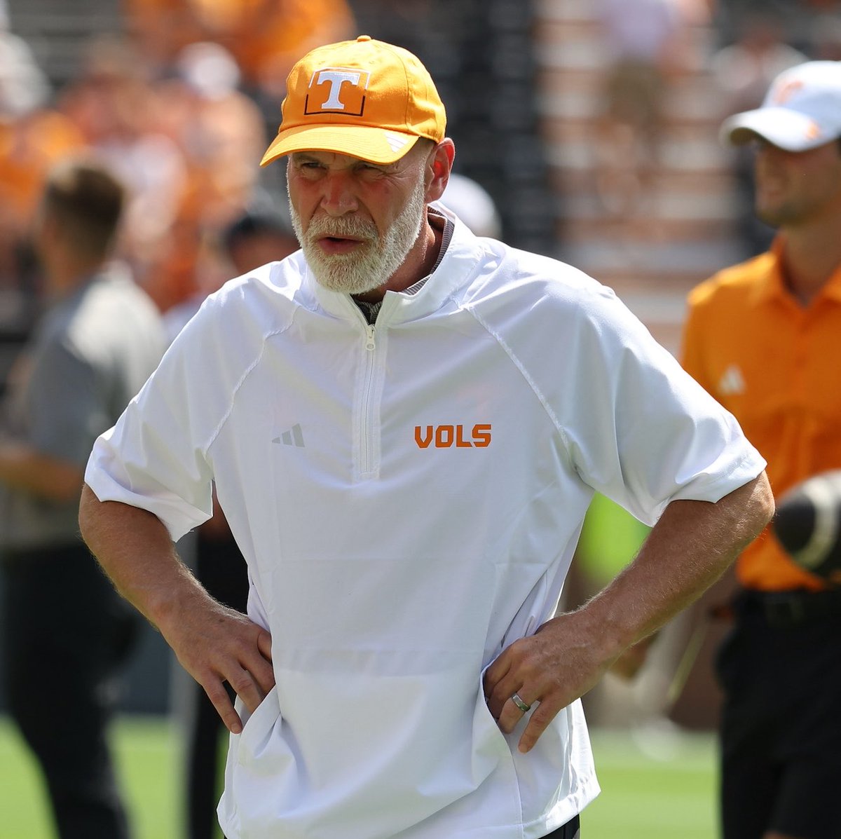 CFBReport's tweet photo. Jim Knowles’ Defensive Ranks By Year:

2018 OKST - 32.5 PPG (97th)
2019 OKST - 26.8 (61st)
2020 OKST - 23.5 (34th)
2021 OKST - 18.1 (9th)

2022 OSU - 21 (24th)
2023 OSU - 11.2 (2nd)
2024 OSU - 12.9 (1st) 

2025 PSU - 20.5 (32nd)

2026 TENN - 14.7 (11th) https://t.co/ETl3xQeUBH