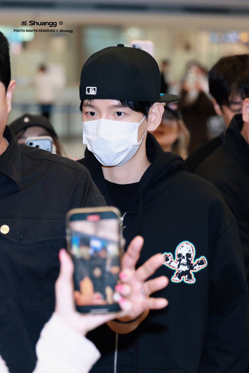 Shuangg1225's tweet photo. 261020｜ICN 도착
#BAEKHYUN #ベッキョン
#백현 #baekhyun #변백현 https://t.co/bWzRCpaW5u