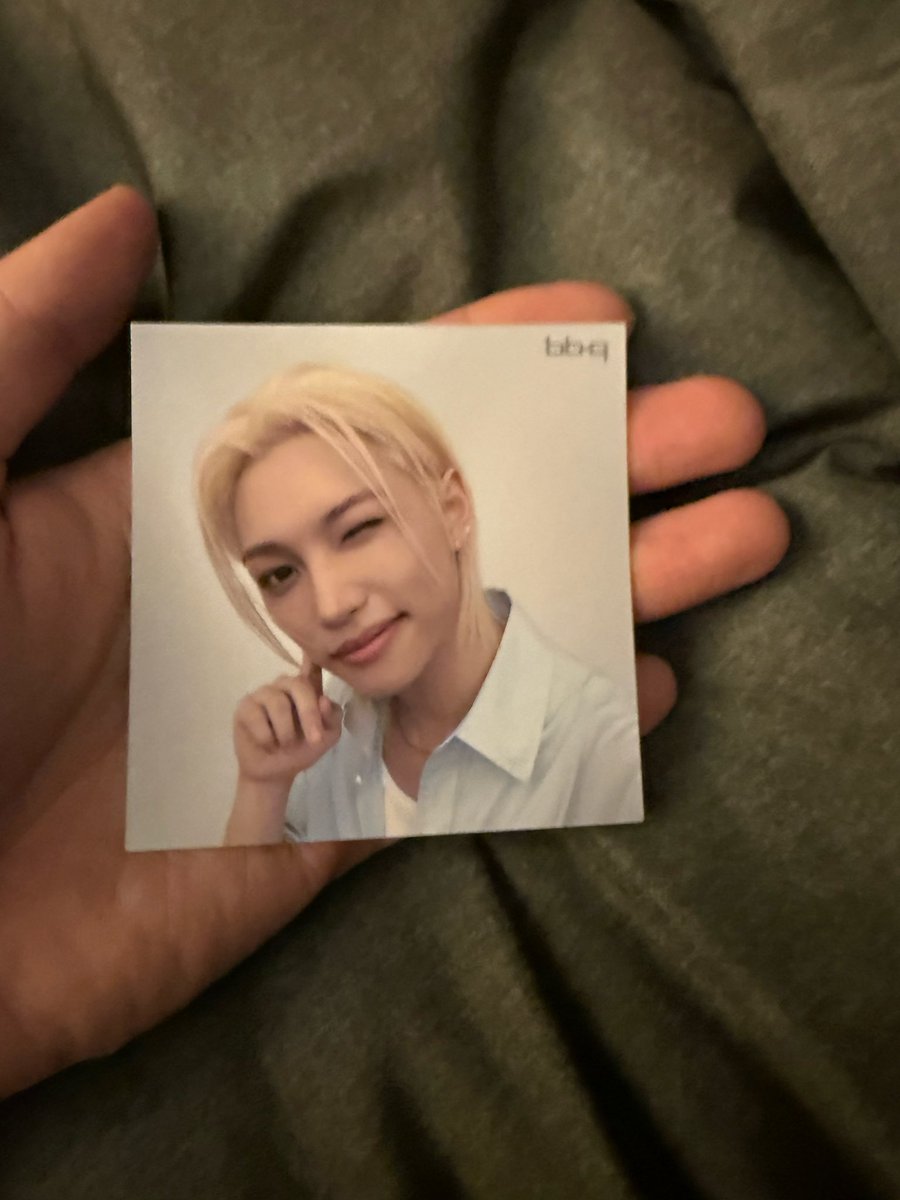 spearhyunnie2's tweet photo. jisung 💭 "i ate chicken yesterday and yongbok arrived too, i also did a lucky draw and put yongbok's photocard in the corner of my room. yongbok-ah the chicken was delicious. let's only eat bbq chicken" https://t.co/Er0SGiPMWW