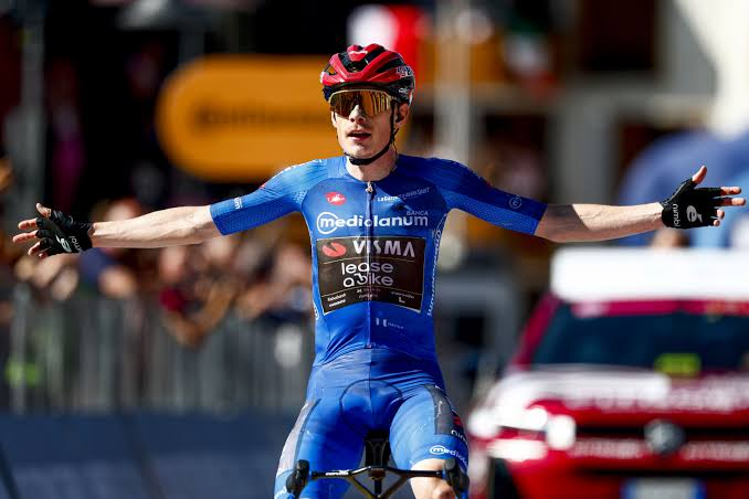 AlexDatos2's tweet photo. Resumen Temporada 2026 de Ciclismo
Post #3

Más victorias por categoría:

👑World Tour:
👉Ciclistas: Tadej Pogacar (22), Jonas Vingegaard (12) e Isaac del Toro (10)
👉Equipos: UAE (40), Visma (27) y Alpecin (13)
👉Paises: Belgica (27), Francia (24) y Eslovenia (23)

🏆Pro Series:
👉Ciclistas: Tim Merlier (6), Thomas Silva (5), Giulio Pellizari (5) y Olav Kooij (5)
👉Equipos: BORA (22), UAE (16), Visma (14) y Decathlon (14)
👉Paises: Belgica (28), Italia (28) y Francia (22)

🏅1.1 y 2.1:
👉Ciclistas: Tim Merlier (5), Paul Magnier (5) y Matteo Malucelli (5)
👉Equipos: BORA (13), Soudal (11) y Astana (9)
👉Paises: Francia (35), Belgica (23) e Italia (22)