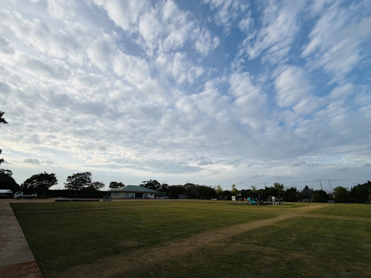 maro_maroka's tweet photo. DAY3(19日)に訪れた尼ケ台総合公園。
遊具で遊んでる子どもやサッカーやバスケを楽しむ学生っぽい村民をたくさんお見かけして、とても素敵な場所でライブやらせてもらえたんだなーと改めて感謝の気持ちでいっぱいになりました。
4枚目はアンコール初手の街頭笑
#長生村桃神祭 https://t.co/r2WkX5fJEA