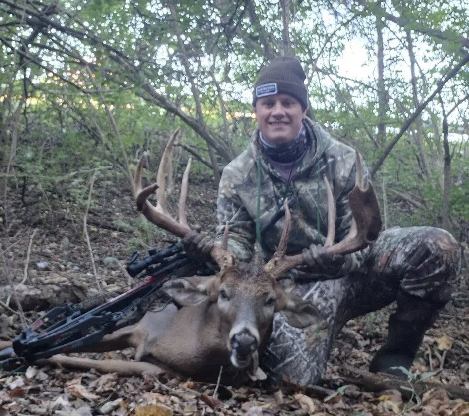 BucksofOhio's tweet photo. Alexander with a huge typical from Greene County! That palmation is wild! Awesome buck Alexander!! Congratulations!! #HuntOhio https://t.co/ETxOTQY5sM