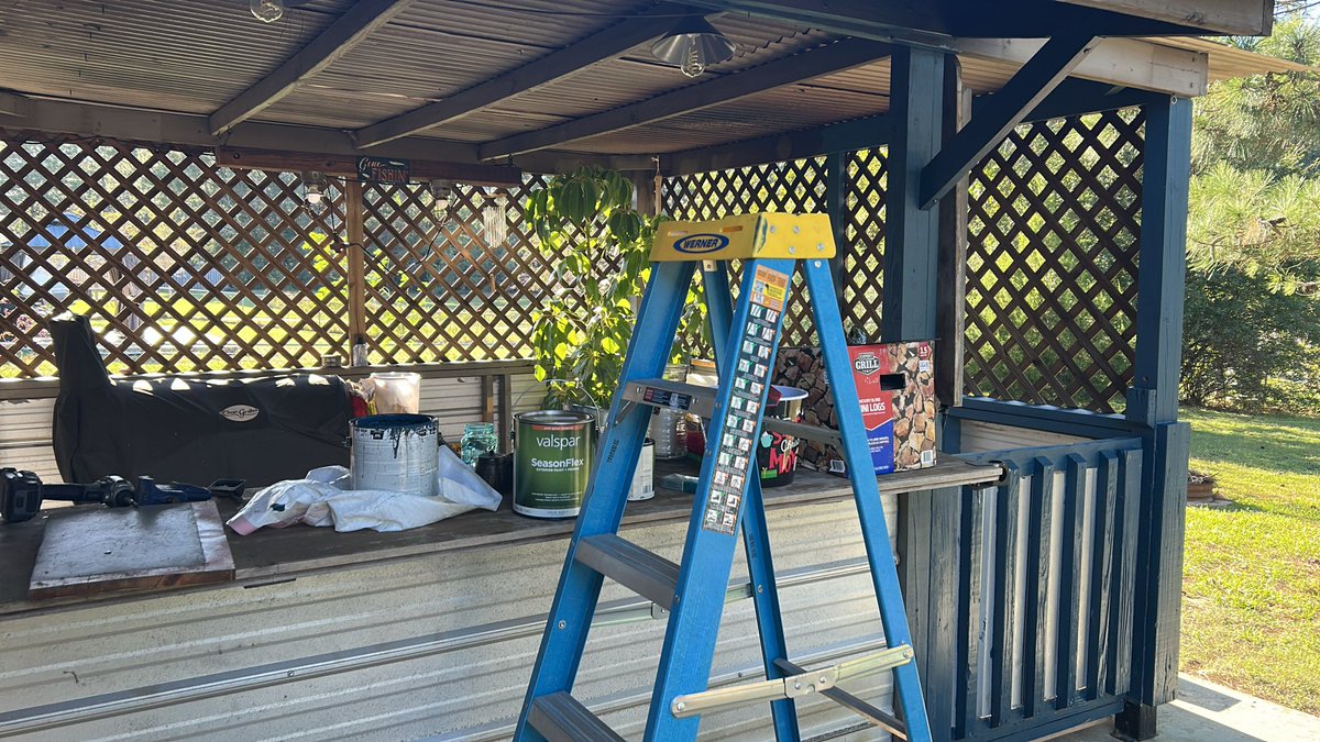BLKTRN87's tweet photo. Long day Saturday, but so worth it. I’m giving the patio bar a facelift with fresh paint and new lights. I still have a lot to do, but I’m liking the direction it’s headed. Next weekend I’ll break out the belt sander and refinish that tired looking bar top 🍻 https://t.co/6rieXIla4D