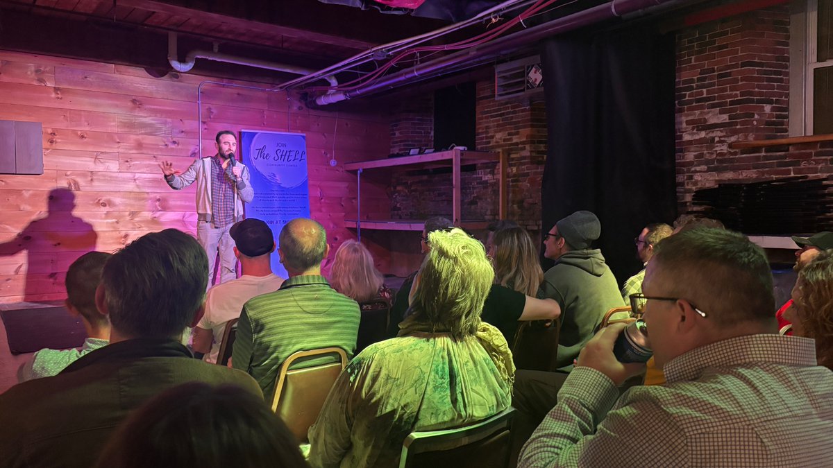 serrapedro's tweet photo. Did you know New Hampshire has liberty clubhouses? 

Community-run spaces with events happening all the time, including comedy nights like this one in our Seacoast clubhouse.

Visit us in @FreeStateNH and check them out! https://t.co/pWXcLQF3NR