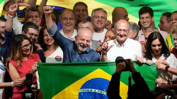 2_gemi's tweet photo. PRESIDENTE @LulaOficial CON TODO SINO PAQUE!!! https://t.co/OoLGGkzt3D