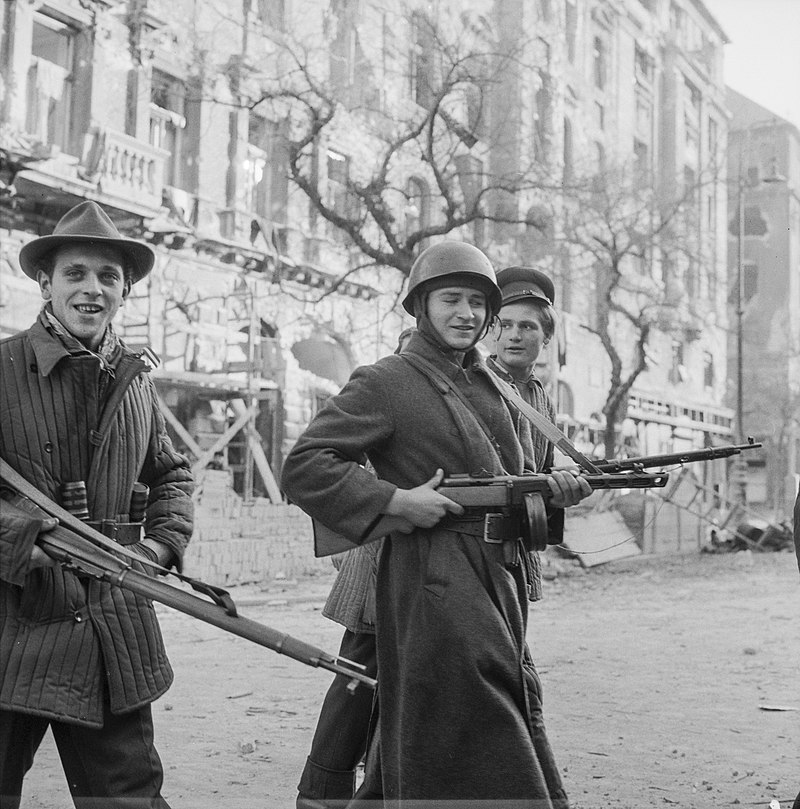 MilHistNow's tweet photo. On this day in 1956, Hungarian anti-communists rise up against Soviet rule. More than 3,000 civilians are killed when Moscow cracks down two weeks later. https://t.co/Hv0Rv4Vom7
