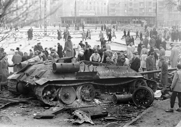 MilHistNow's tweet photo. On this day in 1956, Hungarian anti-communists rise up against Soviet rule. More than 3,000 civilians are killed when Moscow cracks down two weeks later. https://t.co/Hv0Rv4Vom7