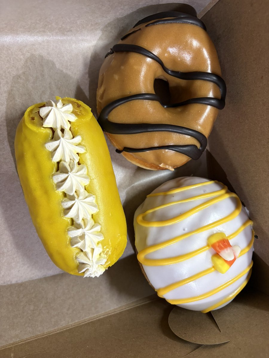 AshSmart's tweet photo. Sunshine Doughnuts! 

Fall Flavours 🍩 

So yummy 😋 

#SunshineDoughnuts #Doughnuts #TreatYoSelf #Fresh #SoGood https://t.co/pBSosQ0t51
