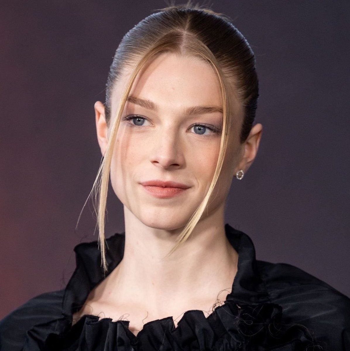 updatecharts's tweet photo. B*CETUDA! Hunter Schafer fez a REDESIGNAÇÃO SEXUAL em dezembro de 2025, afirma a atriz em entrevista a ELLE. https://t.co/U2afQJO9BS