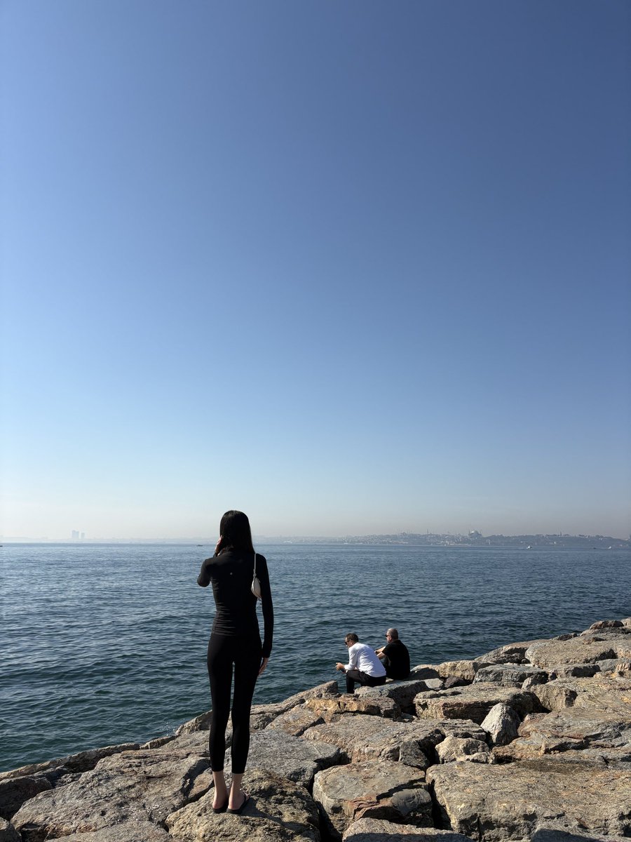 thedollsiren's tweet photo. will u watch the sunset with trans girl in guangzhou? “#GUANGZHOU #transgirl #trans #china https://t.co/hRL3t0rIsX
