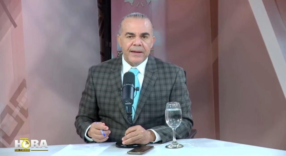 lahoradecierre's tweet photo. 💵 ¿Qué está pasando con el precio del dólar?

Juan Reyes y Miguel Tavárez analizan las declaraciones del ministro Sanz Lovatón, sobre el manejo de divisas, precio de combustibles y otros temas económicos que impactan directamente el bolsillo de los dominicanos.

📺#HoradeCierre https://t.co/ndvVSqZpWP