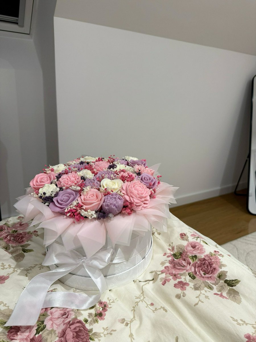 defoooolllllll's tweet photo. Tellement le plus beau bouquet que j’ai fait depuis que j’ai commencé mon business https://t.co/CEHS7fhbSQ