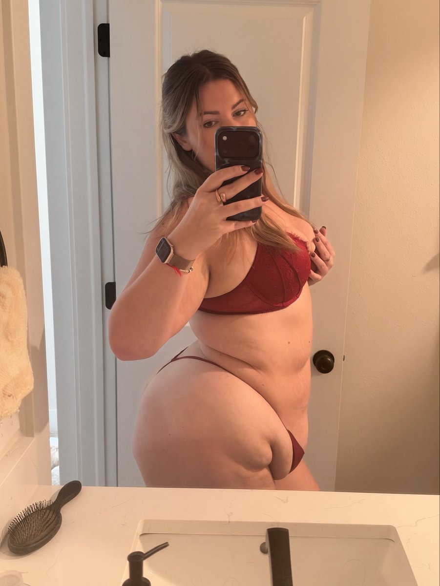 elsewhere3333's tweet photo. I’m in heaven when you’re looking at me 😇 #bbw #onlyfans https://t.co/TDpX39dWtp