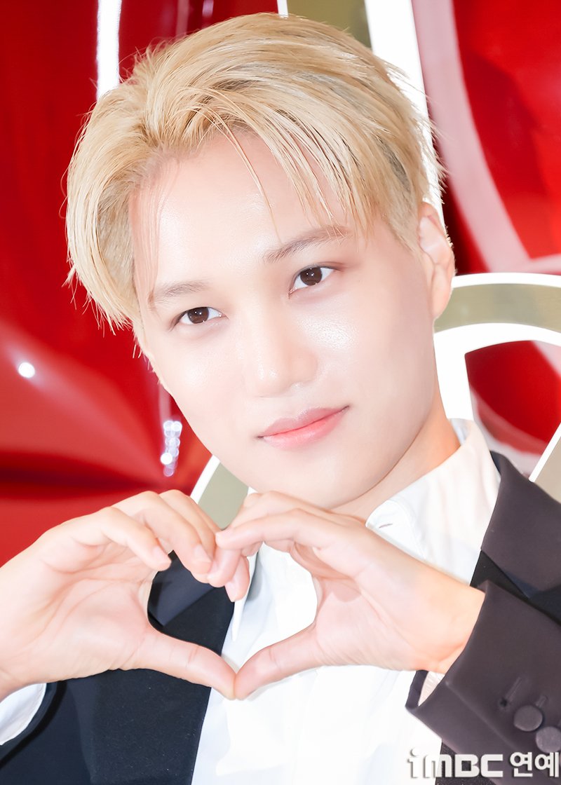 imbcenews's tweet photo. [포토] 카이, 금발 하트
#엑소 #EXO #카이 #팝업스토어 #오픈행사 #iMBC연예

엑소(EXO) 카이가 20일 오전 서울 여의도에 위치한 한 백화점에서 열린 패션 뷰티 브랜드 팝업스토어 오픈 행사에 참석해 포즈를 취하고 있다.

🔗https://t.co/MZoKJiEqFo https://t.co/W0isLzJF3C