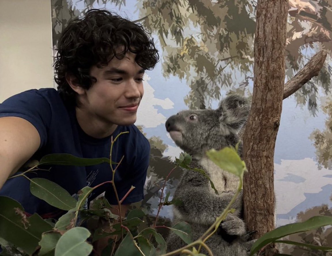 spinorbinmusic's tweet photo. CONAN GRAY WITH A KOALA IN NEW PHOTO!! 😍✨ 

Our king serving PURE CUTENESS!! 🐨👑 Who knew he'd be this adorable!! 💜🔥 #ConanGray #Koala #NewPhoto #Adorable https://t.co/4Oz9lR7IYb