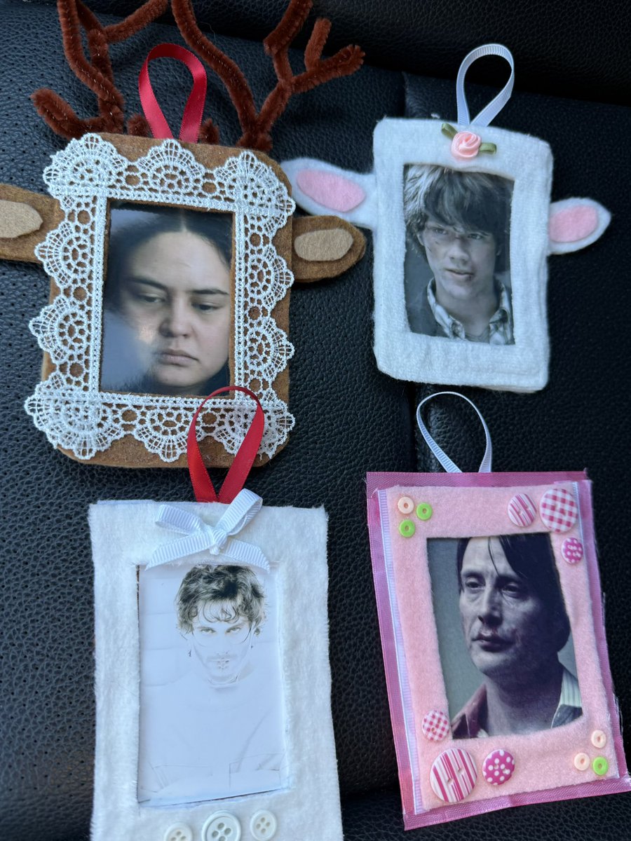 autisticshooky's tweet photo. i made photocard holders and buttons
#YellowJackets #supernatural #Hannigram #Hannibal #msr #xfiles #evildead #samwinchester #lottiematthews bro tagged his whole bloodline https://t.co/WMKMZkQQpr