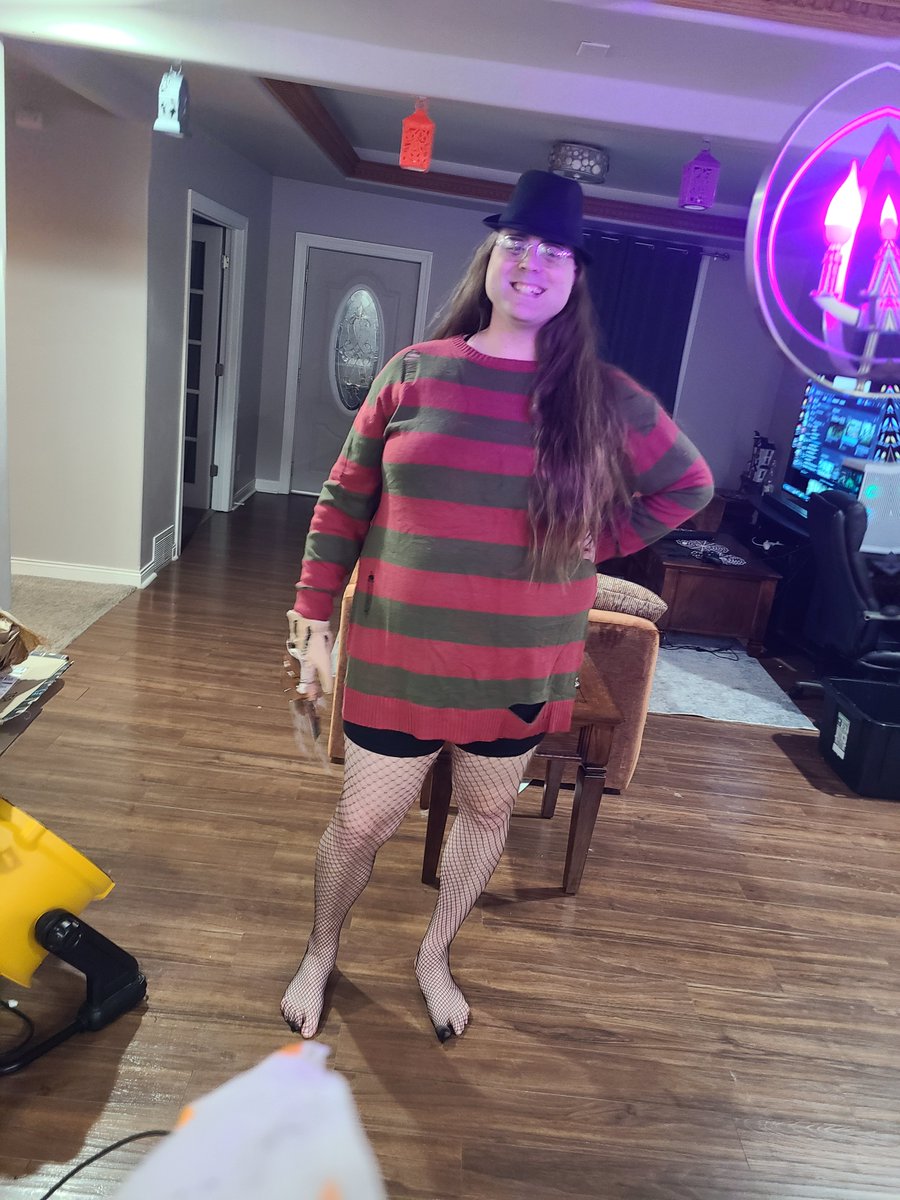 Pugums1's tweet photo. Costume for pugoween! https://t.co/38VfJA4aO3