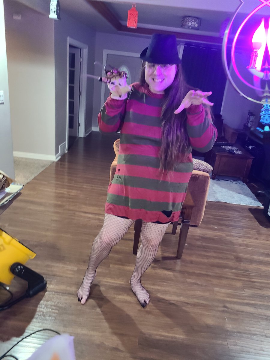 Pugums1's tweet photo. Costume for pugoween! https://t.co/38VfJA4aO3