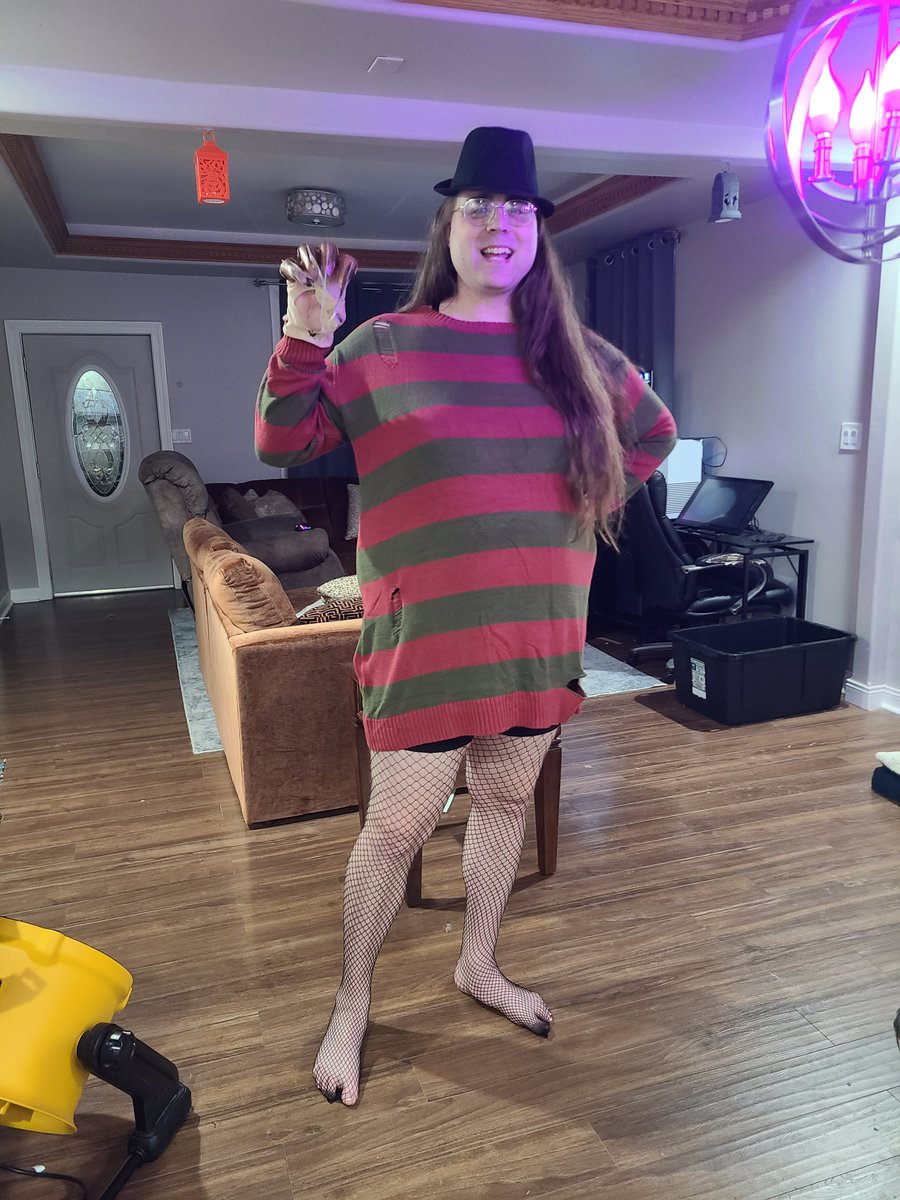 Pugums1's tweet photo. Costume for pugoween! https://t.co/38VfJA4aO3