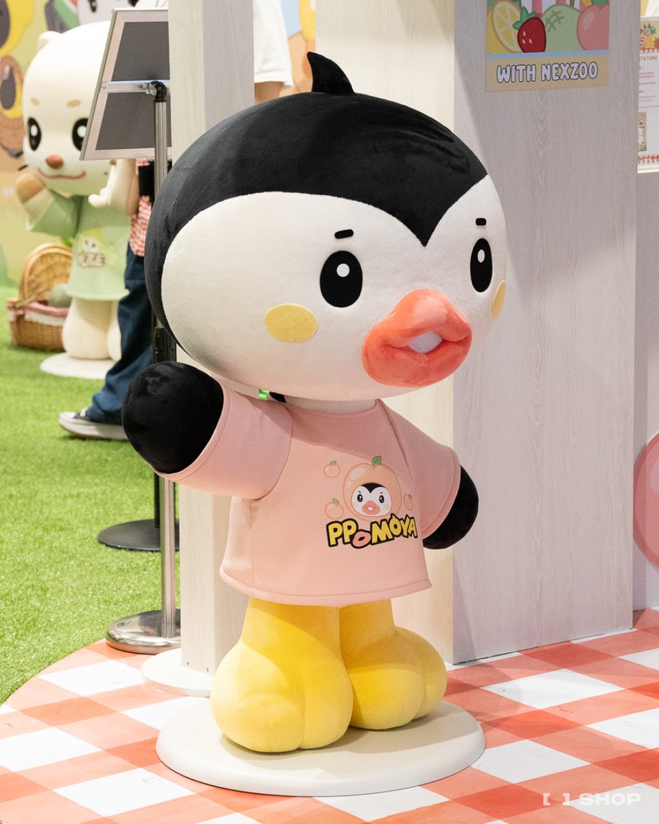 the_FANSSHOP's tweet photo. SWEET PICNIC with NEXZOO
NEXZOO POPUP STORE 2026

달콤한 순간이 한가득,
SWEET PICNIC은 오늘도 계속됩니다!

📅26.10.17 SAT - 10.29 THU (KST)
🌐현대백화점 신촌 U-PLEX 1F (서울 서대문구 연세로 13)

#NEXZ #NEXZOO
#SWEET_PICNIC_with_NEXZOO
#NEXZOO_POPUP_STORE
#FANS_SHOP #팬즈샵 https://t.co/p67igvgZ5w