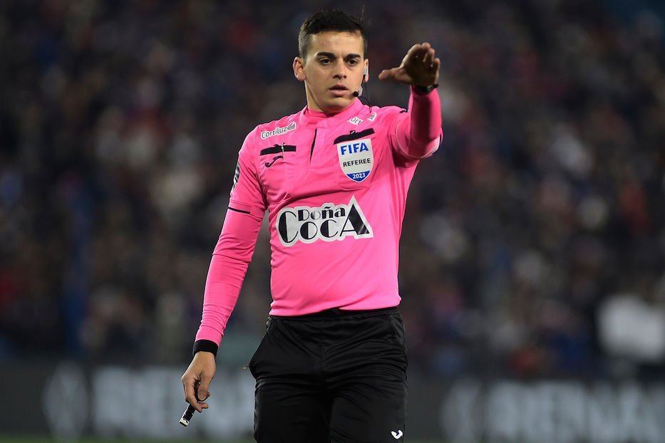 andrucho22's tweet photo. Con esta gran actuación pasa a ser arbitro para la copa libertadores....@oscarbelo https://t.co/5q8nnBn5je