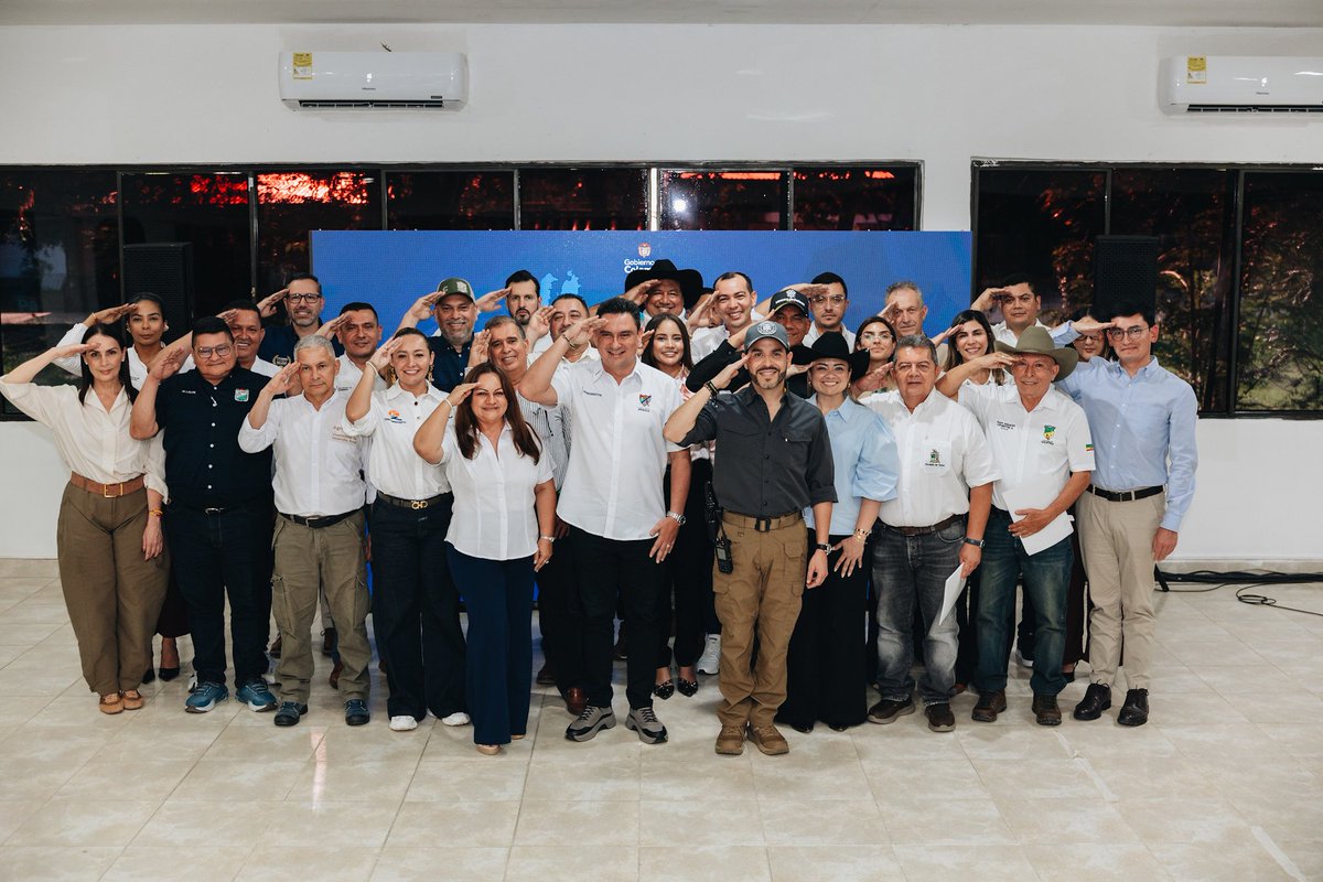 jhormansal's tweet photo. Hoy desde Arauca, junto al presidente @ABDELAESPRIELLA y al ministro @FabioArjona, reafirmamos desde @Cormacarena nuestro compromiso con el desarrollo de la Orinoquía, promoviendo el crecimiento económico de la región en armonía con la conservación de su biodiversidad. https://t.co/IDpbRd9BjM