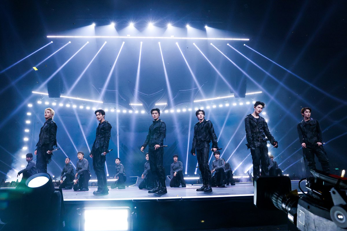 Kpop_Herald's tweet photo. .@ENHYPEN performed “Bad for You” and “Checkmate” live for the first time at its Oct. 16-18 Macau concerts. 🎤

The “Blood Saga” shows at Galaxy Arena featured songs from the EP “The Sin: Bliss,” with a 24-song set spanning the group’s catalog.

#ENHYPEN #BLOODSAGA https://t.co/x6a7vg25sI