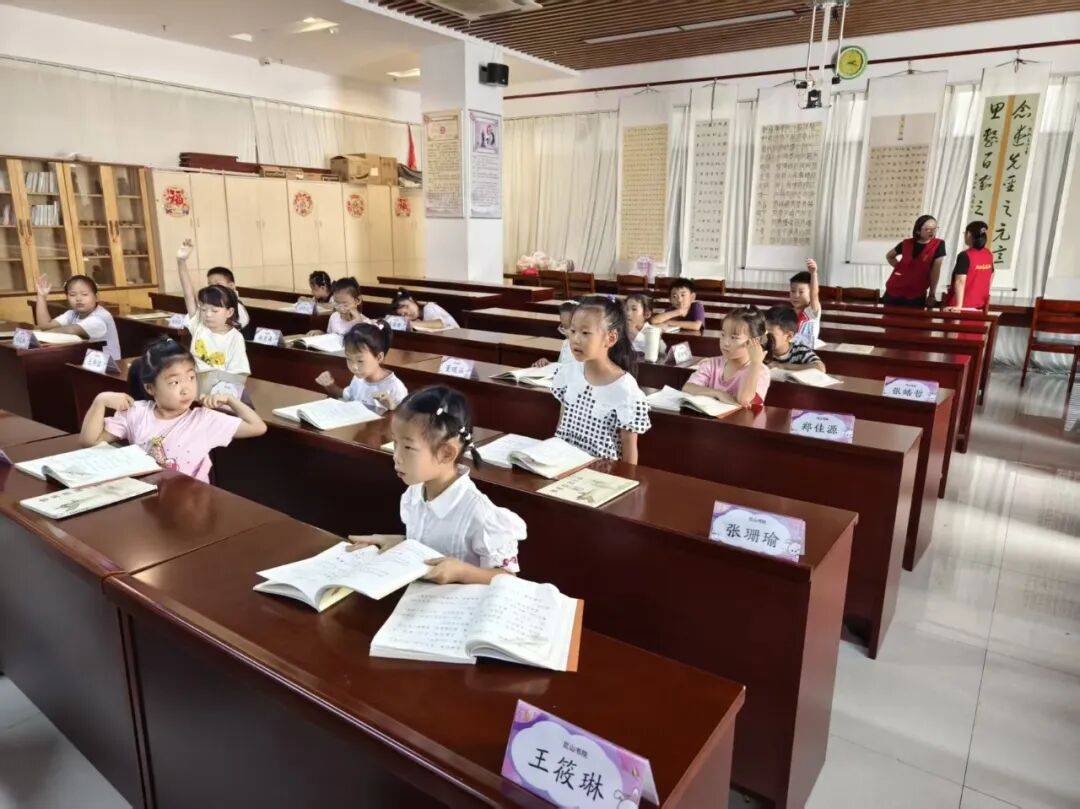 TuhinAhmed79588's tweet photo. [Hey everyone! This is 诩仲, I just had a great time taking a class that made me feel 呕教 super satisfied today!]， https://t.co/DD4JdUk2IL