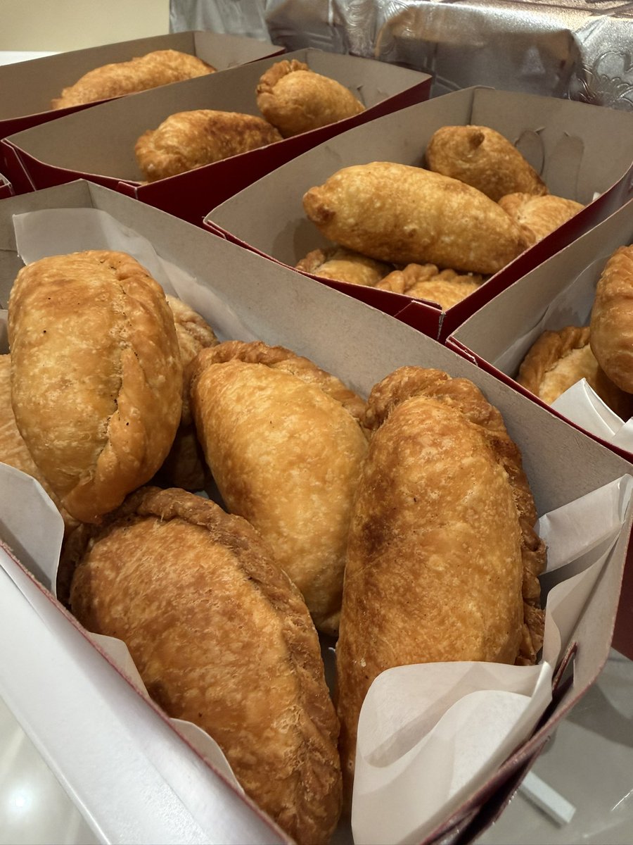 theointech's tweet photo. My mom makes the best empanada. Hindi tinipid at sobrang siksik! But there’s a problem.

She’s great at making the product, but have little knowledge in running a food business.

She’s now based in Pampanga and could use a little help.

Who wants to try? https://t.co/AoYvqs6eUF