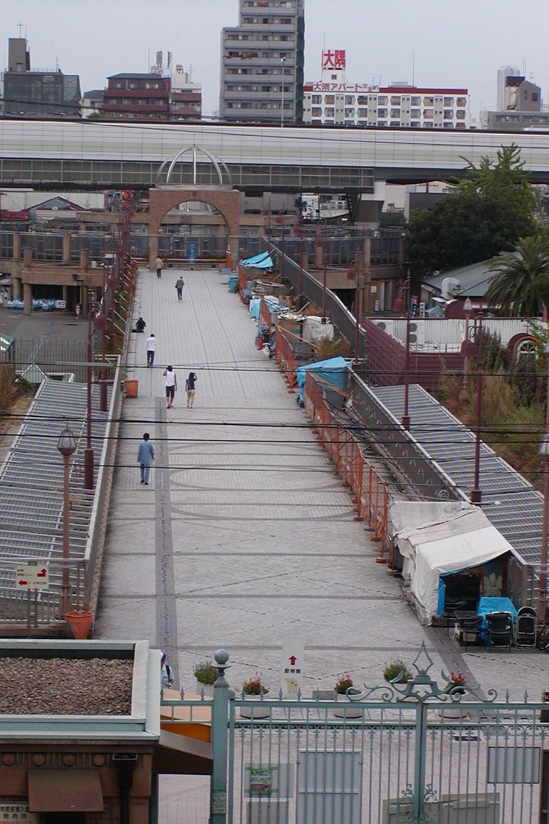 deepannai's tweet photo. 【大阪市の暗黒時代】天王寺公園
1～3枚目：2006年
4枚目：2025年
どっちの天王寺公園がお好きですか？ https://t.co/v2JOnT6Zh8