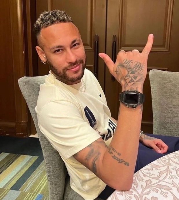 Indie5051's tweet photo. Davi Lucca, hijo de Neymar, ignora la fortuna multimillonaria de su padre y, a los 15 años, acaba de fundar su primera empresa  de impresión 3D para construir su propio patrimonio, ya facturando más de $2 mil dólares al mes. https://t.co/mFYYe0ItbI