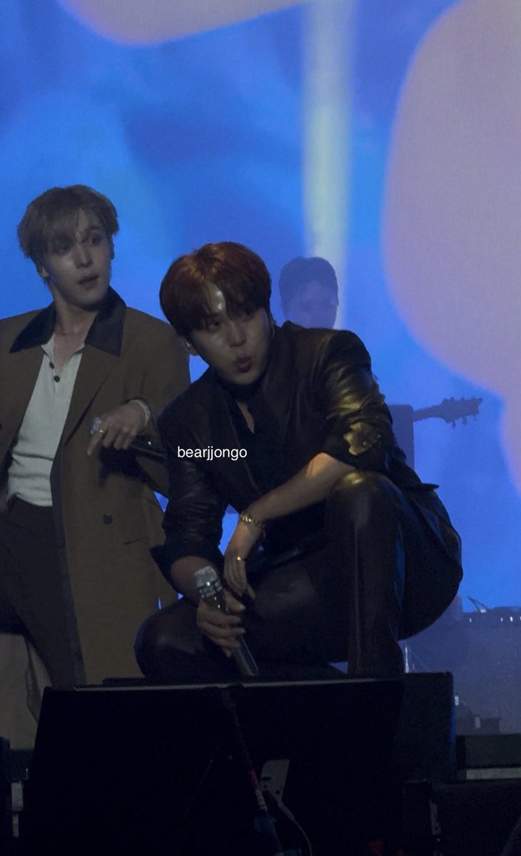 bearjjongo's tweet photo. everyone say thank you leather pants amen https://t.co/GDjfWpHXrY