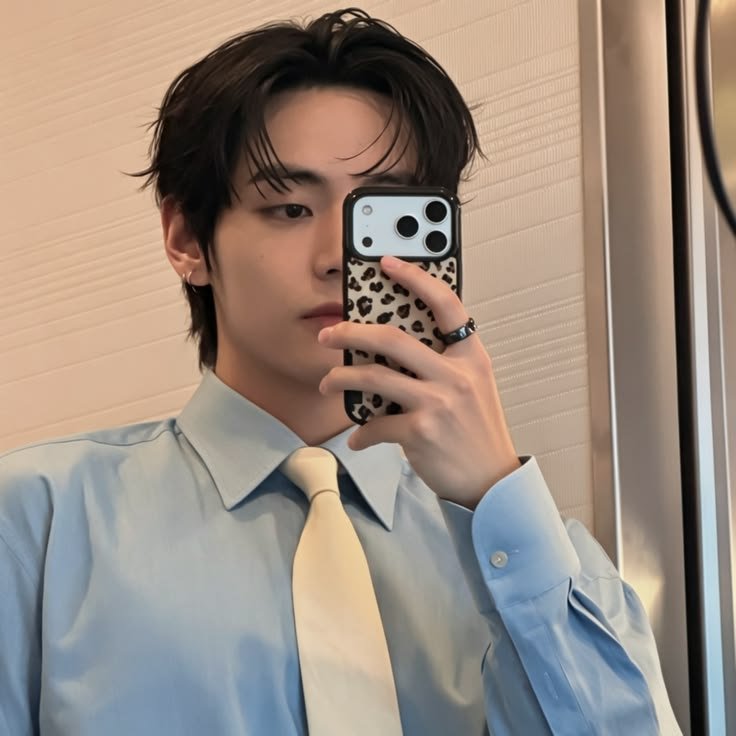 M1su_k's tweet photo. The truth untold | #taekookau 

En un mundo donde los alfas están destinados a encontrar a su omega y los enigmas apenas son más que un mito, jungkook nunca imaginó que enamorarse de uno lo llevaría a perder todo aquello que alguna vez consideró suyo. https://t.co/OgX8jKc7TB