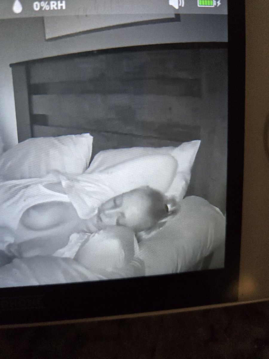 karimartinez1's tweet photo. I set up this hidden camera just to record my slutty sister while she sleeps.

MORE CONTENTS IN BIO 📸
#candids #creepshot #candid https://t.co/jXfSSkySof