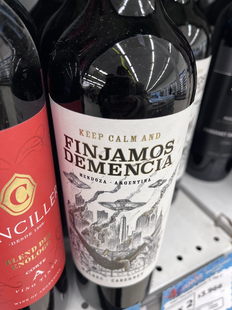 florsagzz's tweet photo. que son estos nombres de vino por dios fueron hechos en tel aviv https://t.co/WQ7TrgaWRm