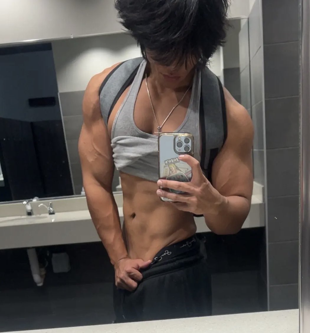 spoiljadex's tweet photo. I need some pay pigs to hit me up in the DMs and $erve this alpha 😈 #cashmaster #findom #sub #beta https://t.co/0P6SUCg6Yh