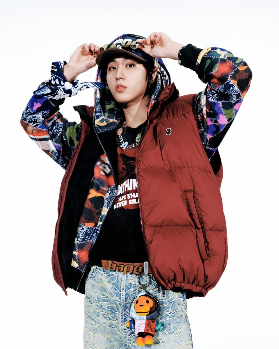 SKZBNesp's tweet photo. HAN - BAPE x Stray Kids https://t.co/XylzjVPgoI