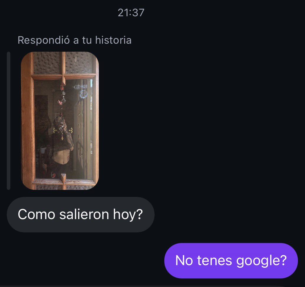 fl0rsi's tweet photo. yo: por qué será que no puedo conectar con nadie 
también yo: https://t.co/Z671ap4WN2
