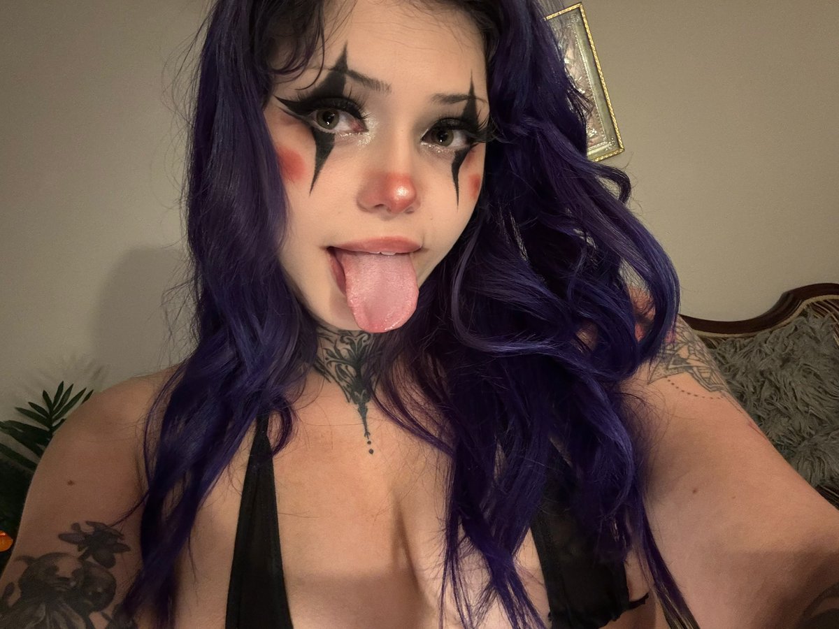 voidkittyx's tweet photo. Don’t miss out on the Halloween special on my OF 👀 https://t.co/cZaJgQCin4 btw, new movie coming soon!! I’ll give you a hint…. Something I’ve never done before 🙀 https://t.co/FbMq7lQxn2